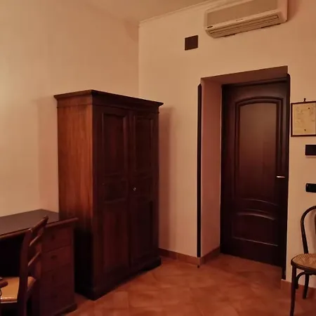 Neapolis 3* Naples