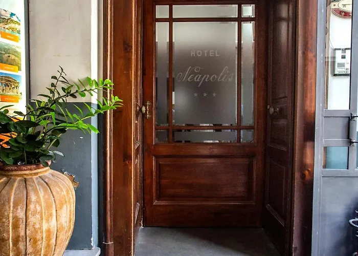 Hotel Neapolis 3*