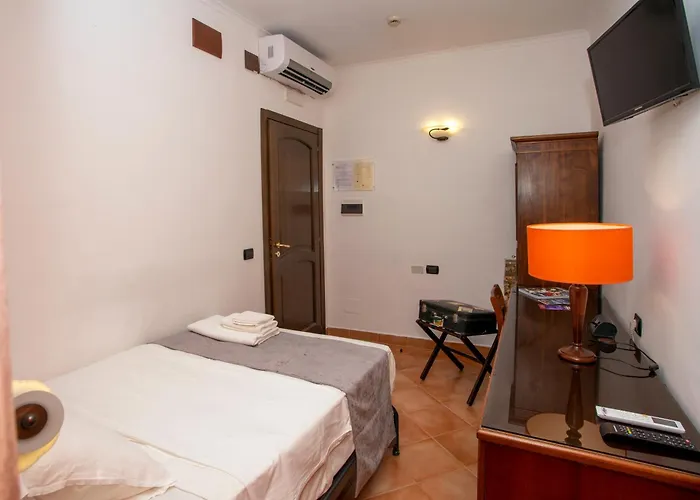 Hotel Neapolis 3*