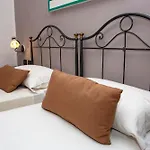 尼亚波利酒店