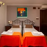酒店 尼亚波利酒店 3*