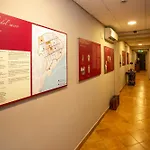 尼亚波利酒店 3*