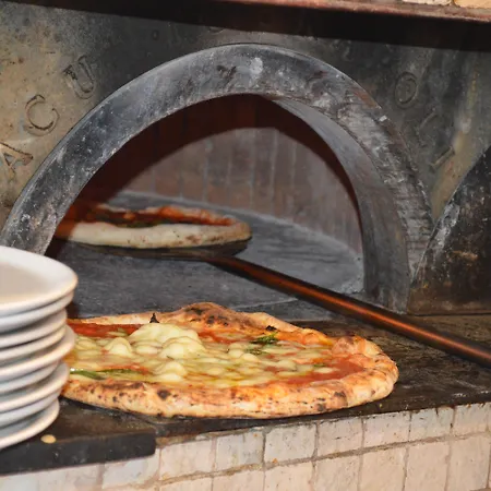 מלון Neapolis 3*