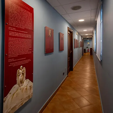 מלון Neapolis 3*